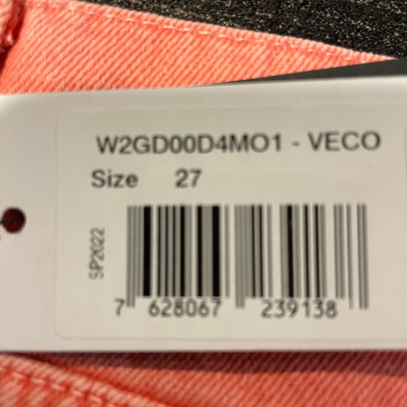 NWT Guess Shorts - Picture 4 of 7